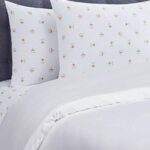 Juicy Couture – Sheet Set | Queen Bee Design Bed Sheets| Queen Bedding | 4 Piece Set Fitted Sheet, Flat Sheet and 2 Pillowcases | Deep Pockets, Wrinkle Resistant and Anti Pilling | White and Gold